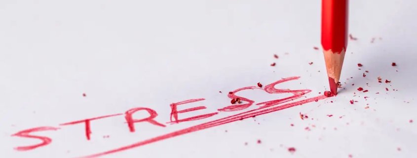 Wat is de oorzaak van gespannen wakker worden?